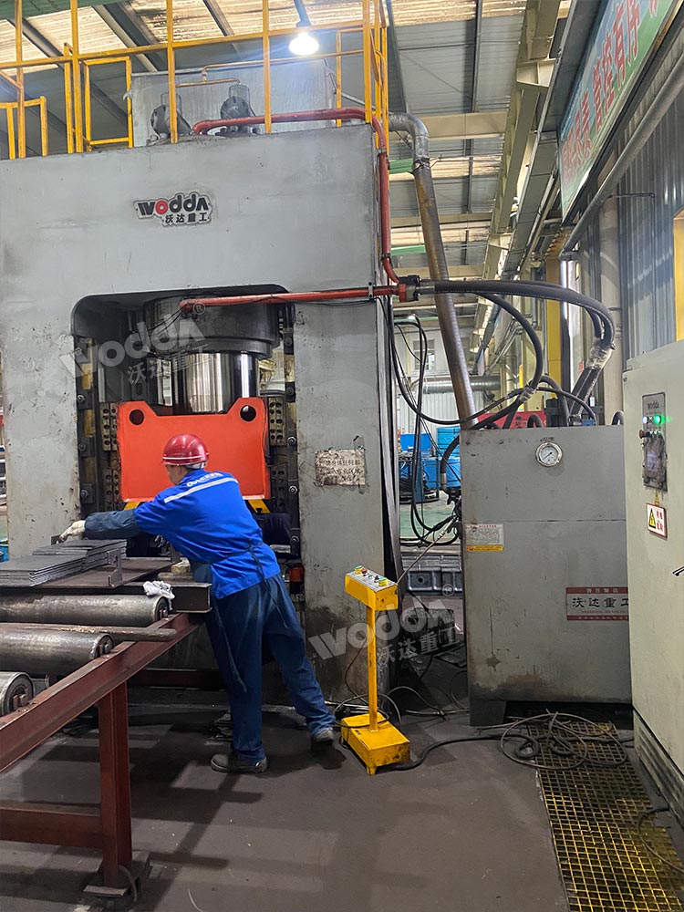 800噸錨桿托盤液壓機(jī) 800噸錨桿托盤液壓機(jī)