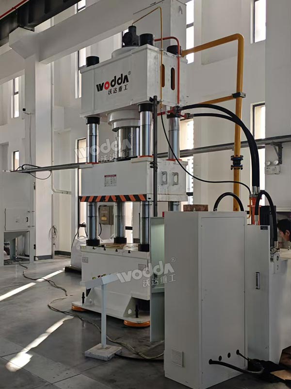 630噸伺服四柱液壓機 630噸伺服四柱液壓機