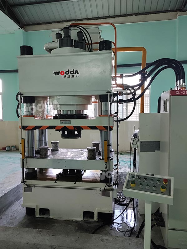 630噸陶瓷粉末成型液壓機 630噸陶瓷粉末成型液壓機