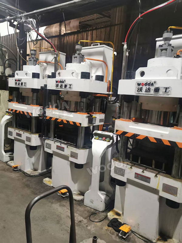 200噸四柱液壓機 200噸四柱液壓機