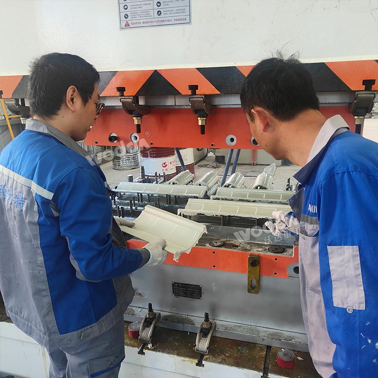 630噸復(fù)合材料成型液壓機 630噸復(fù)合材料成型液壓機