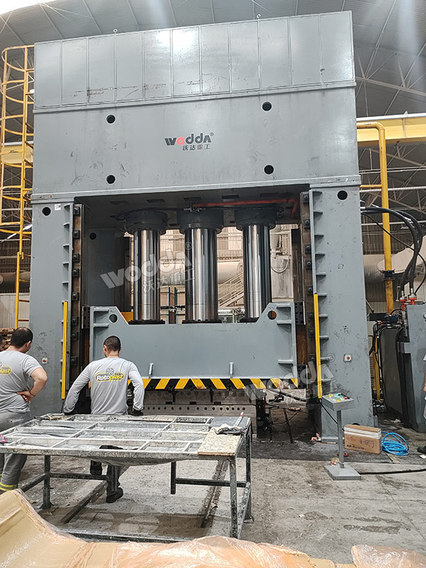 2000噸框架式液壓機(jī)