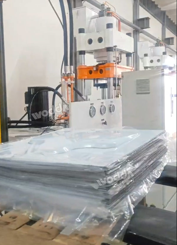 汽車發(fā)動(dòng)機(jī)護(hù)板 汽車發(fā)動(dòng)機(jī)護(hù)板