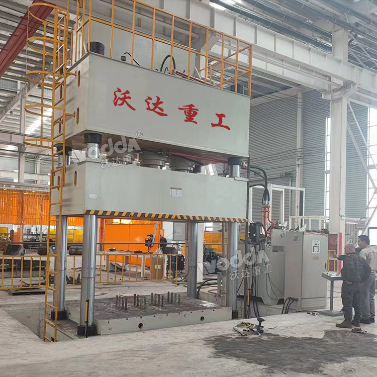 1000噸液壓墊拉伸液壓機(jī)現(xiàn)場 1000噸液壓墊拉伸液壓機(jī)現(xiàn)場