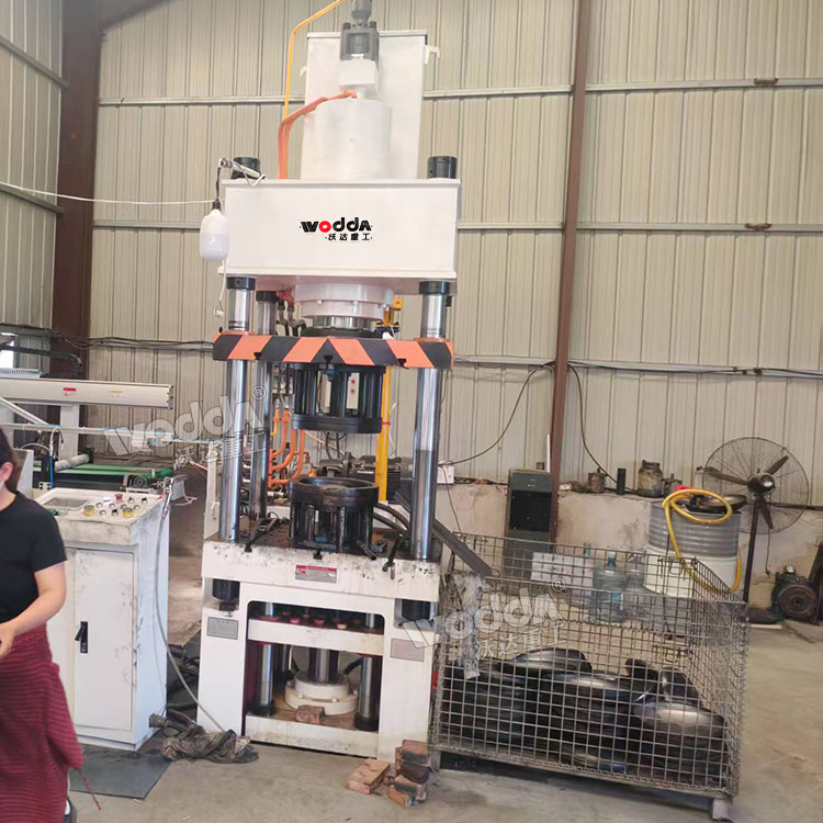 200噸封頭液壓機(jī)(生產(chǎn)線(xiàn)) 200噸封頭液壓機(jī)(生產(chǎn)線(xiàn))