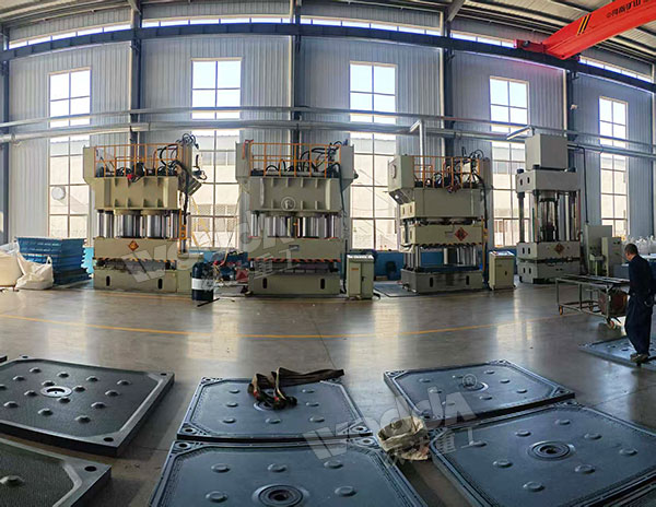 3臺(tái)壓濾機(jī)濾板成型液壓機(jī)調(diào)試完成