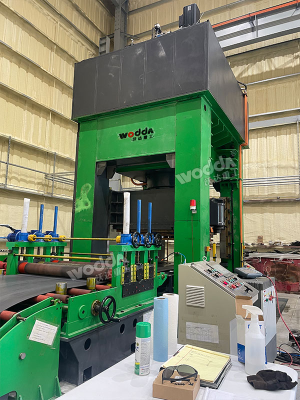 1000噸框架式液壓機現(xiàn)場試機 1000噸框架式液壓機現(xiàn)場試機