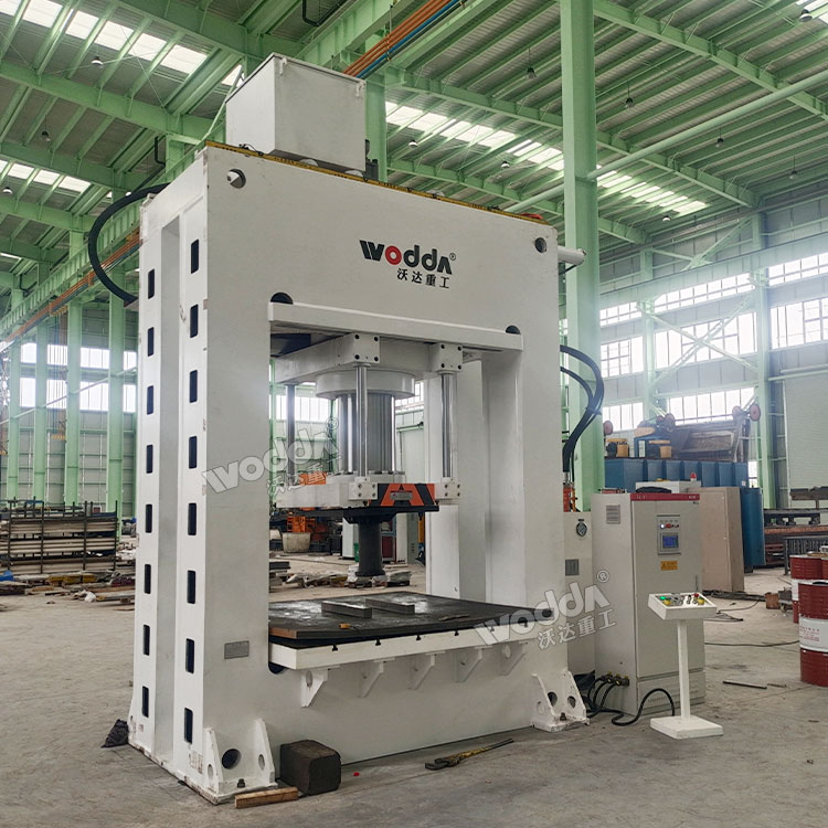 800噸龍門(mén)液壓機(jī)客戶現(xiàn)場(chǎng) 800噸龍門(mén)液壓機(jī)客戶現(xiàn)場(chǎng)