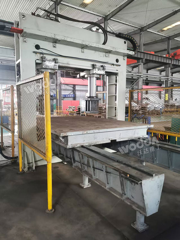 500噸龍門(mén)油壓機(jī) 500噸龍門(mén)油壓機(jī)