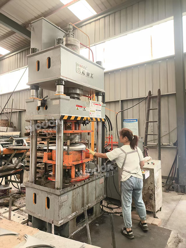 200噸四柱液壓機 200噸四柱液壓機