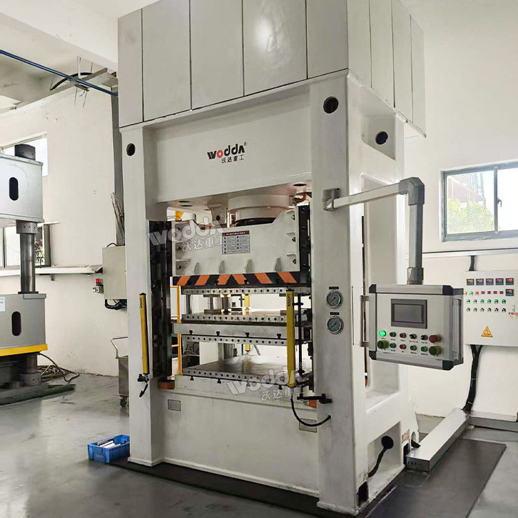 315噸框架式液壓機(jī) 315噸框架式液壓機(jī)