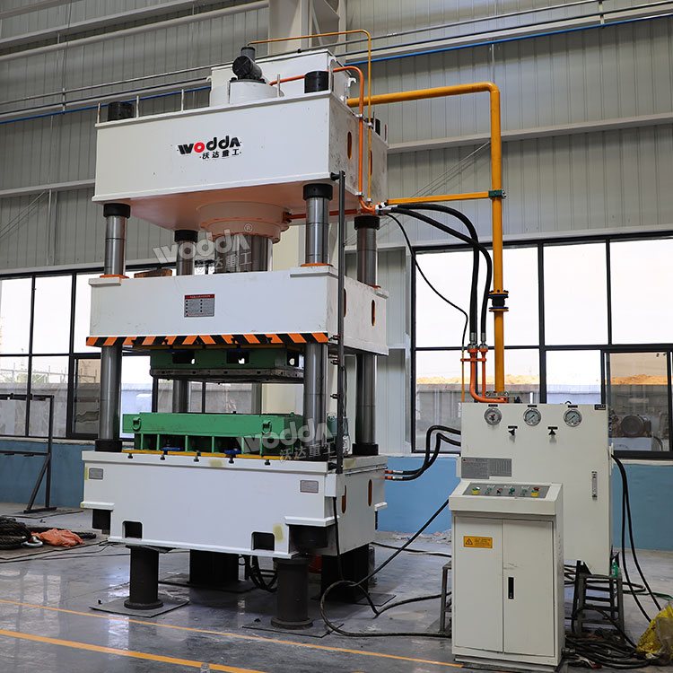 630噸四柱液壓機(jī) 630噸四柱液壓機(jī)