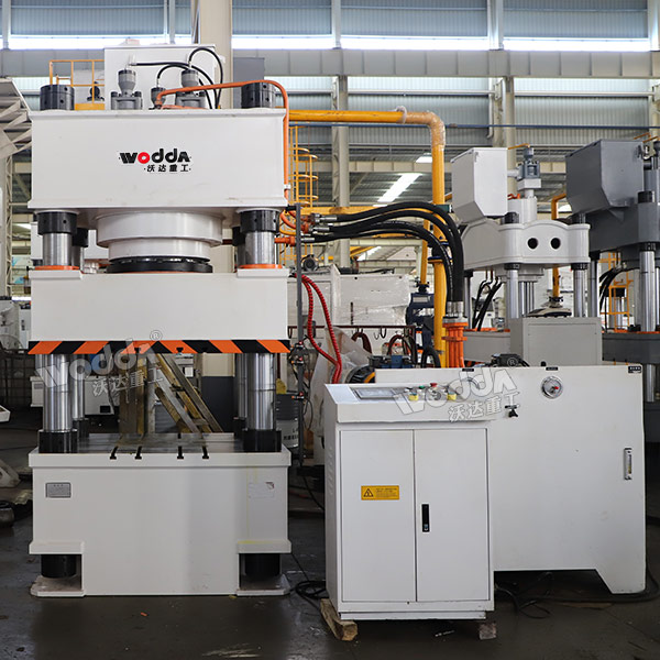 四柱液壓機(jī) 四柱液壓機(jī)