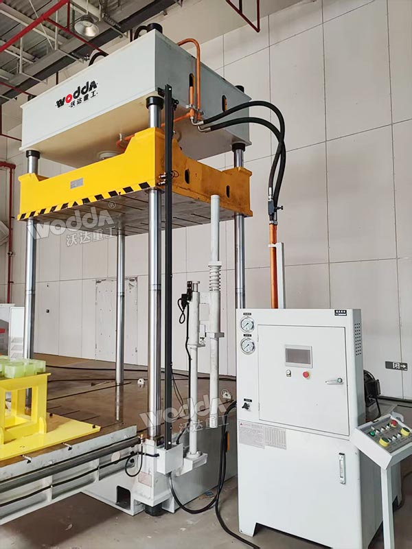 80噸四柱液壓機安裝完成 80噸四柱液壓機安裝完成