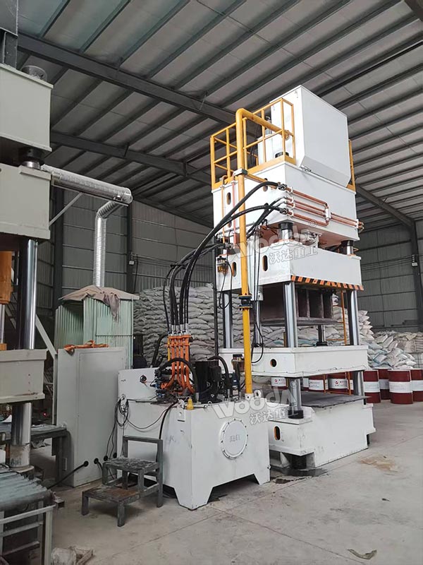 500噸四柱液壓機(jī) 500噸四柱液壓機(jī)