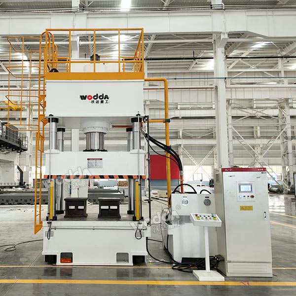 315噸四柱液壓機(jī).jpg 315噸四柱液壓機(jī).jpg