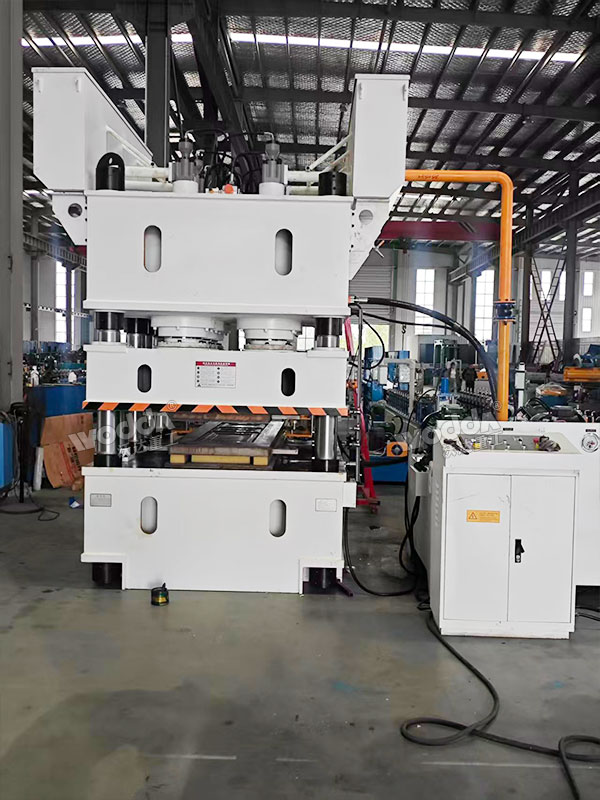 2400噸鋼木門壓花機