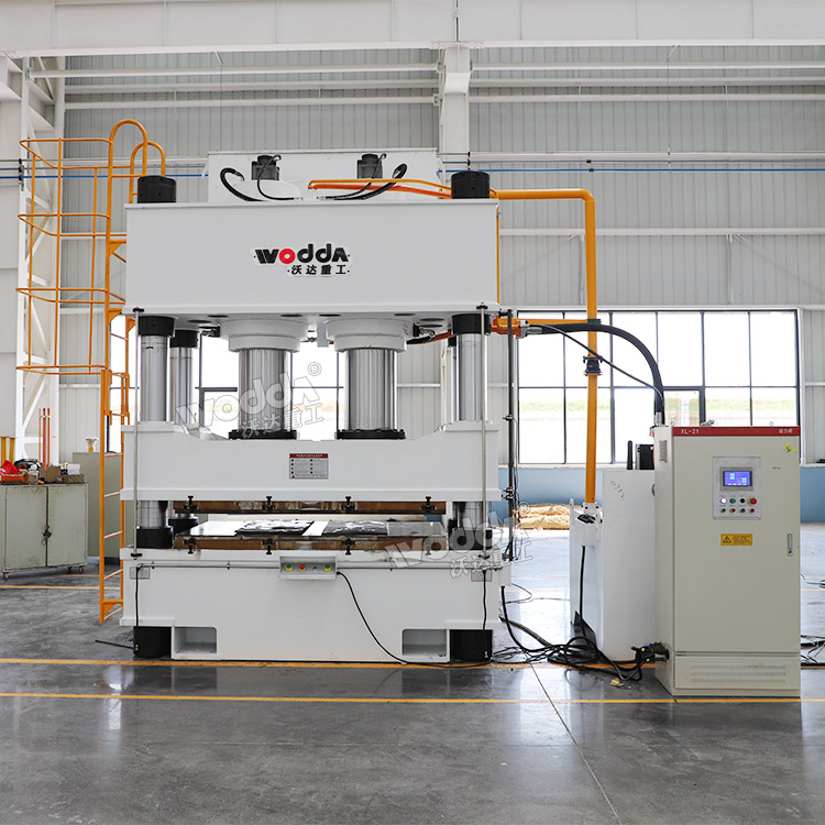 800噸四柱液壓機(jī).jpg 800噸四柱液壓機(jī).jpg