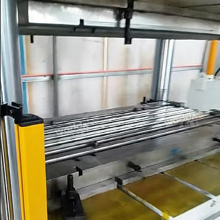 630噸四柱液壓機沖壓波紋板成型 630噸四柱液壓機沖壓波紋板成型