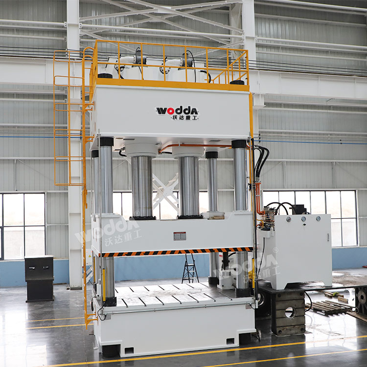 1200噸四柱液壓機(jī) 1200噸四柱液壓機(jī)