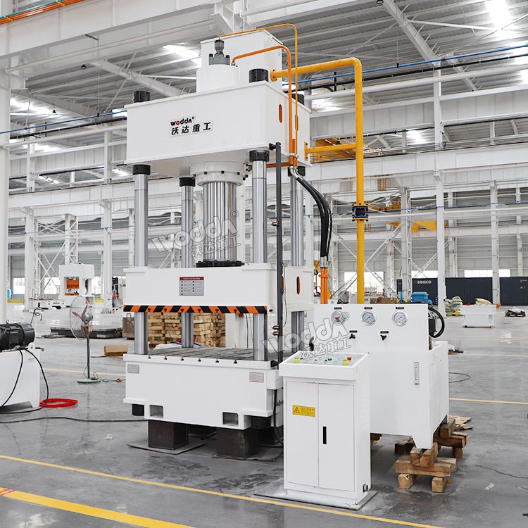 315噸四柱三梁液壓機(jī) 315噸四柱三梁液壓機(jī)