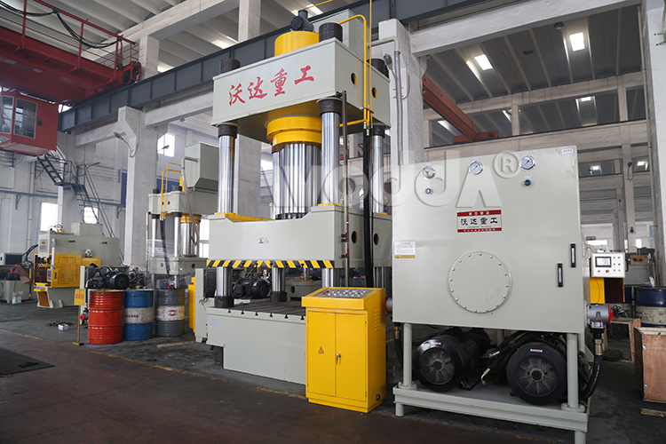 800噸四柱液壓機(jī) 800噸四柱液壓機(jī)