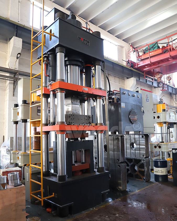 630噸四梁四柱液壓機(jī) 630噸四梁四柱液壓機(jī)