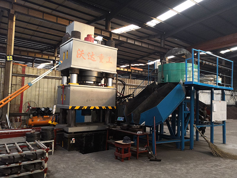 復(fù)合型墜砣成型液壓機(jī) 復(fù)合型墜砣成型液壓機(jī)