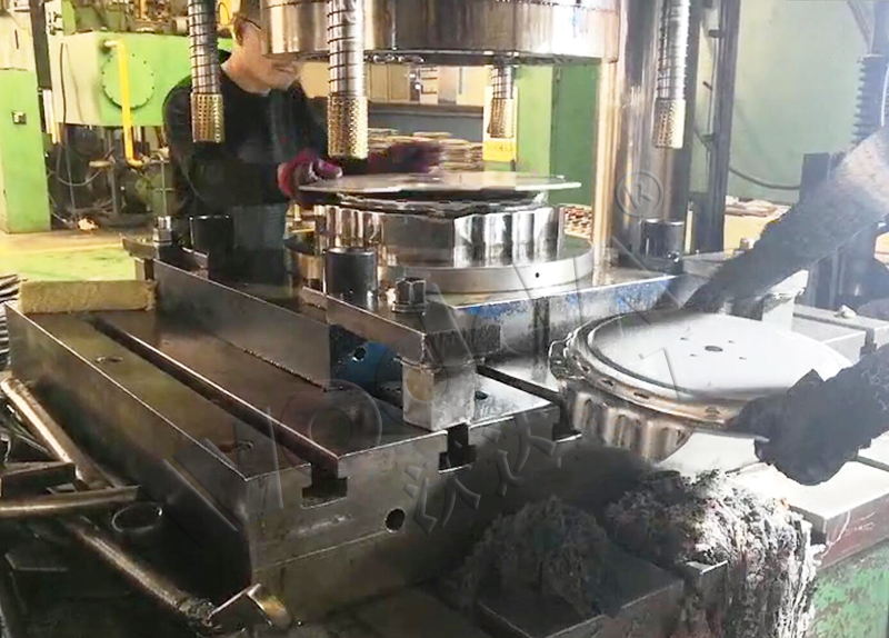 2000t液壓機(jī)價(jià)格 2000t液壓機(jī)價(jià)格