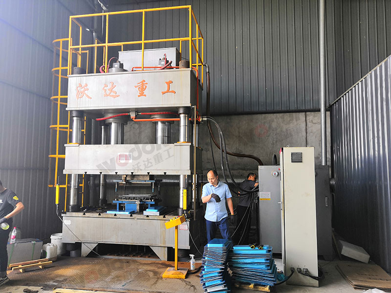 500噸雙缸四柱拉伸液壓機(jī) 500噸雙缸四柱拉伸液壓機(jī)